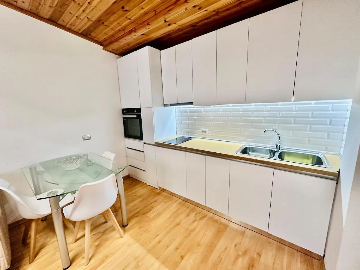 Soer Apartment - Tirana Center, Veranda & Comfort