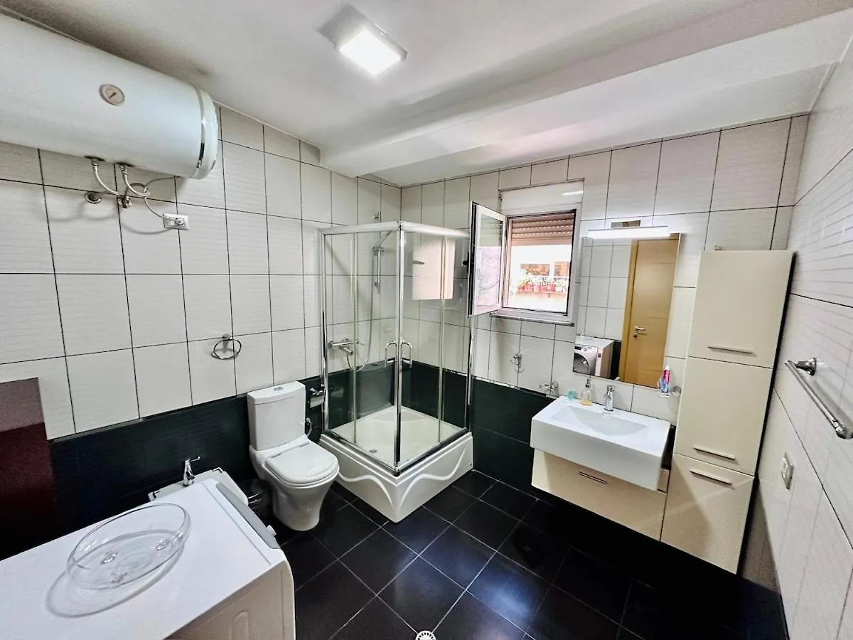 Soer Apartment - Tirana Center, Veranda & Comfort 0*,  Albanie